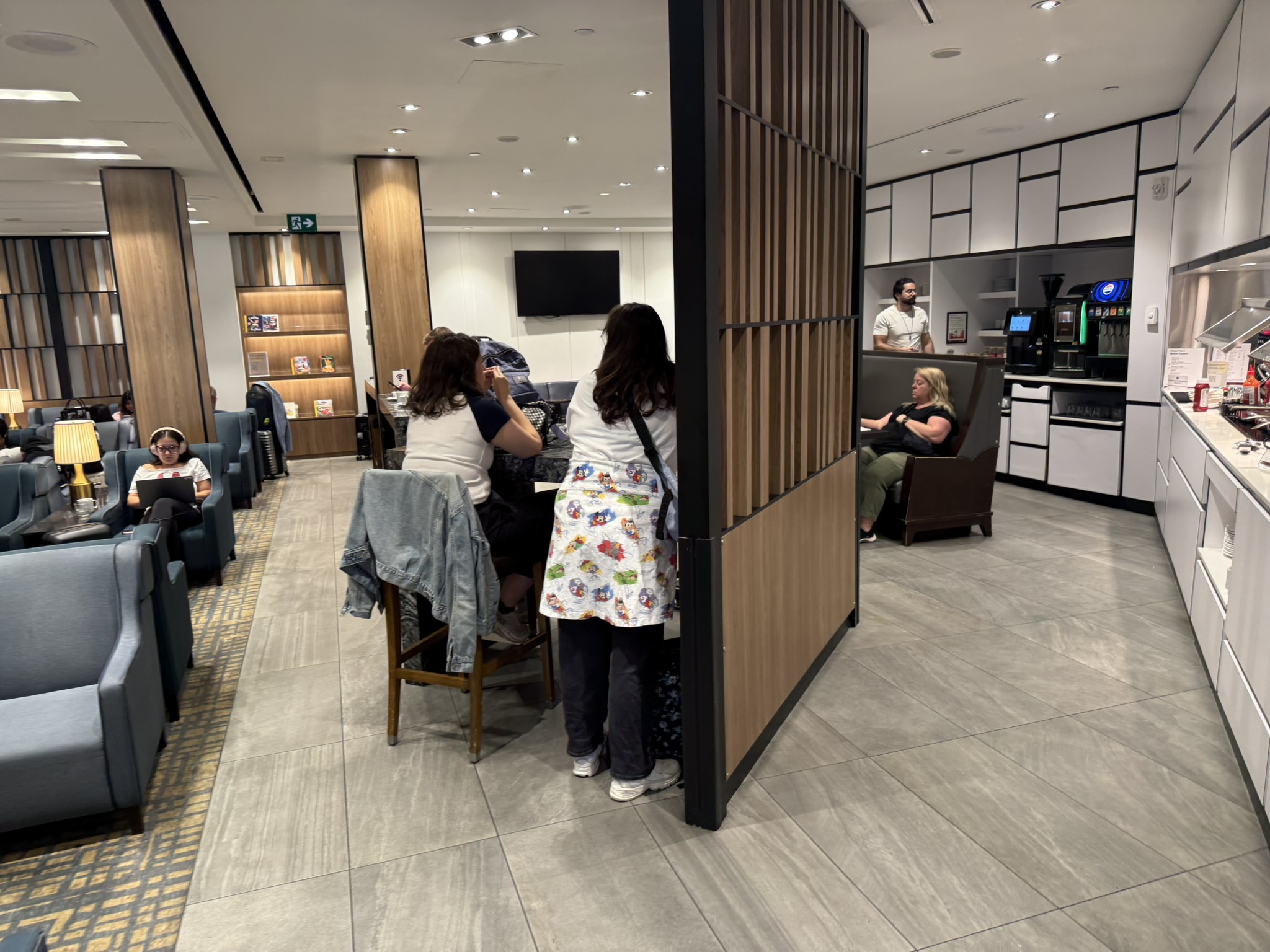 YOLO Solo Trip Part 20 – Plaza Premium Lounge YYZ Terminal 3 US
