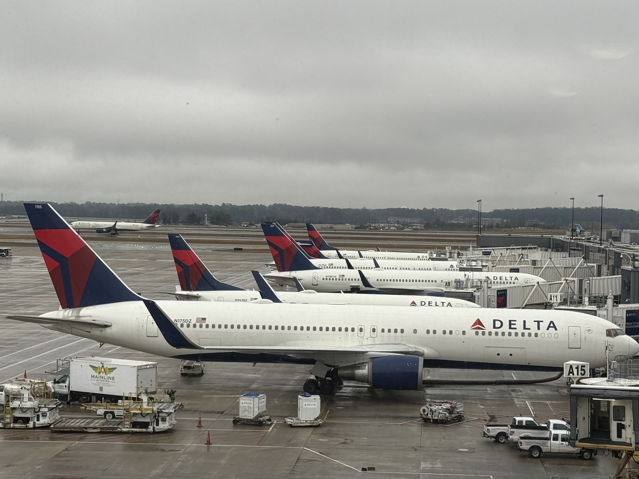 Delta 757 First Class ATL-LAS Review - Empty Nester Miles